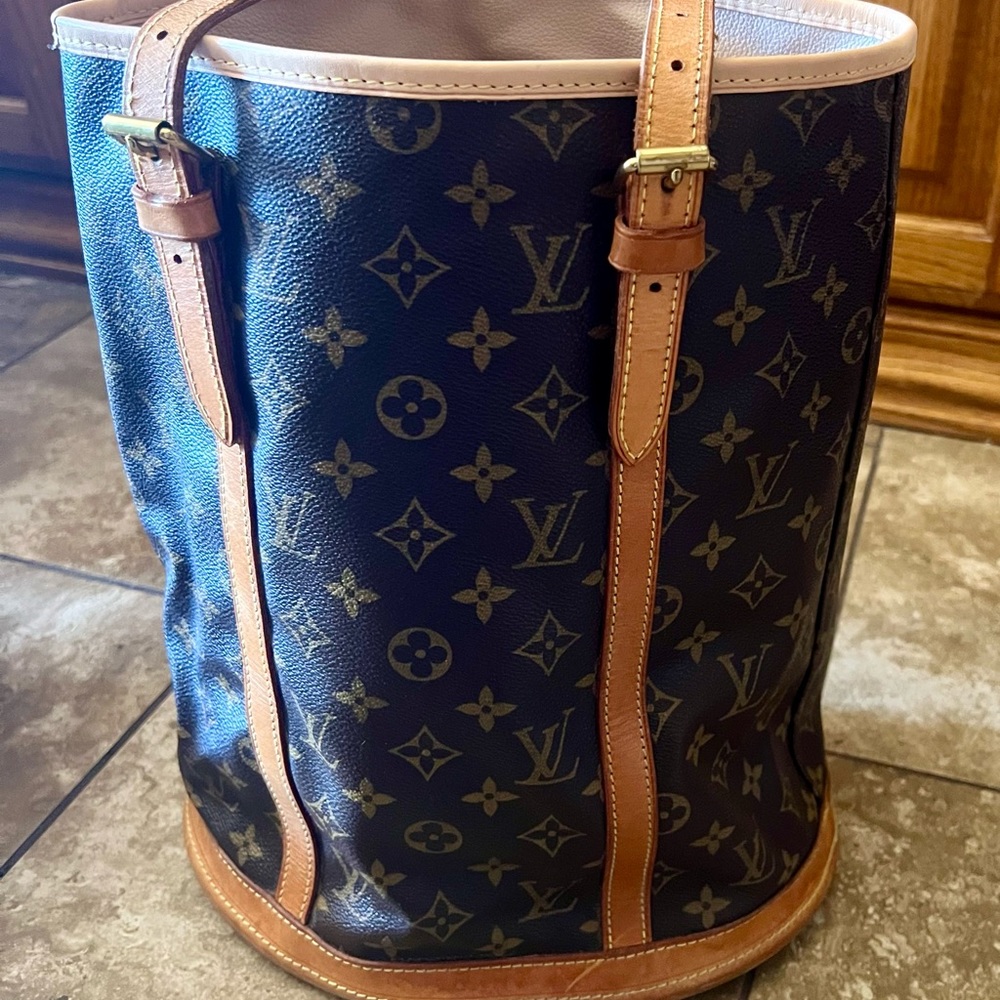 Authentic Louis Vuitton Grand Bucket Bag in excellent condition with new lining.